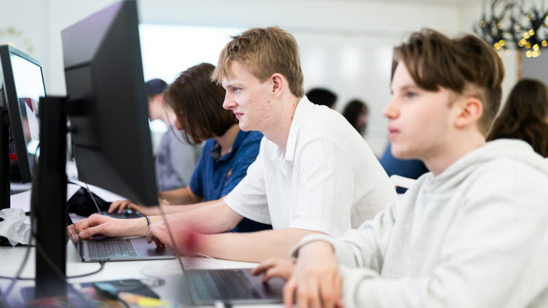 {"X":0.23,"Y":0.0,"Width":0.665,"Height":1.0}