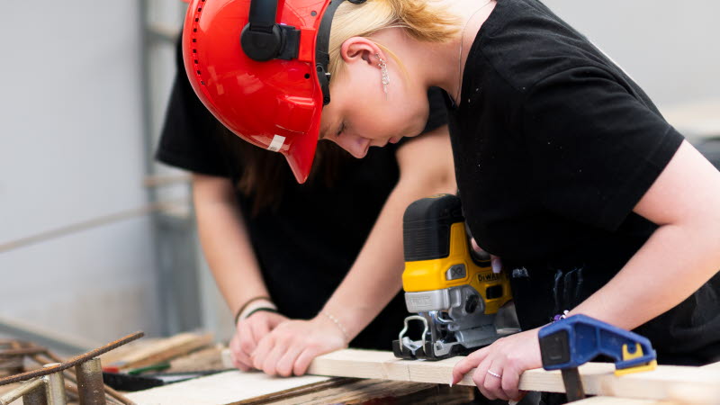 {"X":0.0,"Y":0.023333333333333334,"Width":1.0,"Height":0.66666666666666663}