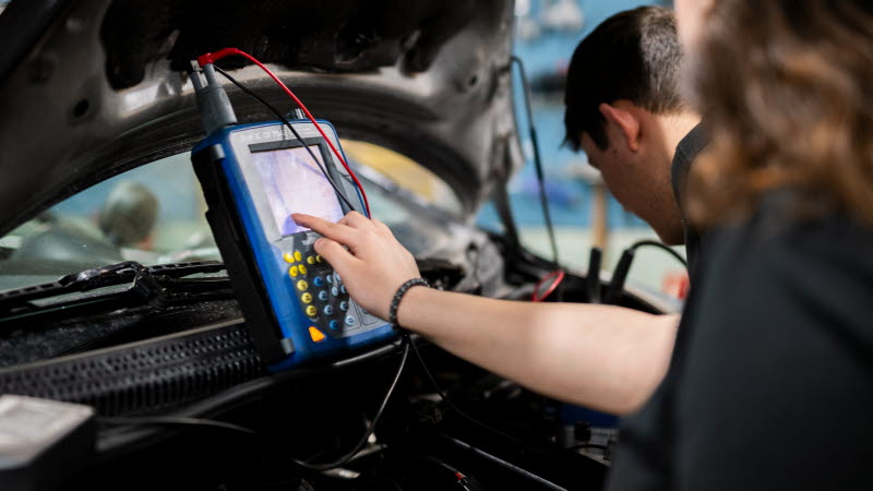 {"X":0.13,"Y":0.0,"Width":0.665,"Height":1.0}