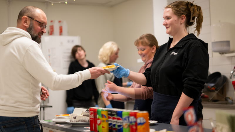 {"X":0.2725,"Y":0.0,"Width":0.665,"Height":1.0}