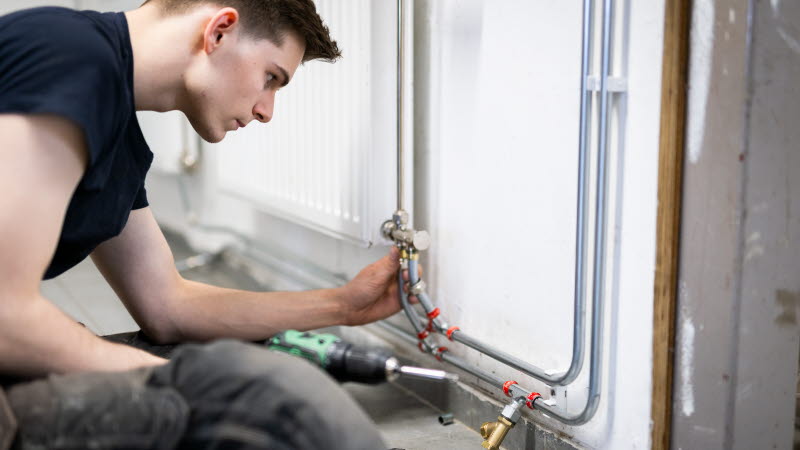 {"X":0.21,"Y":0.0,"Width":0.665,"Height":1.0}