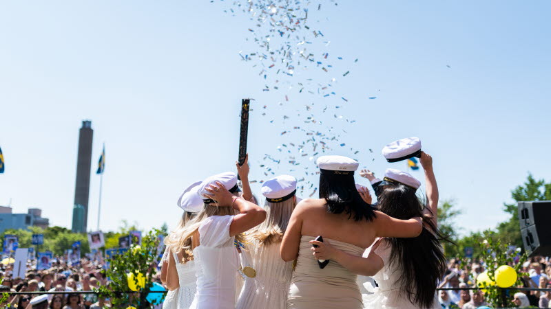 {"X":0.1225,"Y":0.0,"Width":0.665,"Height":1.0}